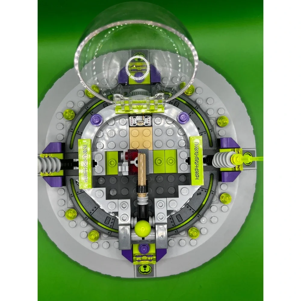 LEGO Alien Conquest UFO Abduction 7052 Space Saucer with 3 Minifigures Farmer